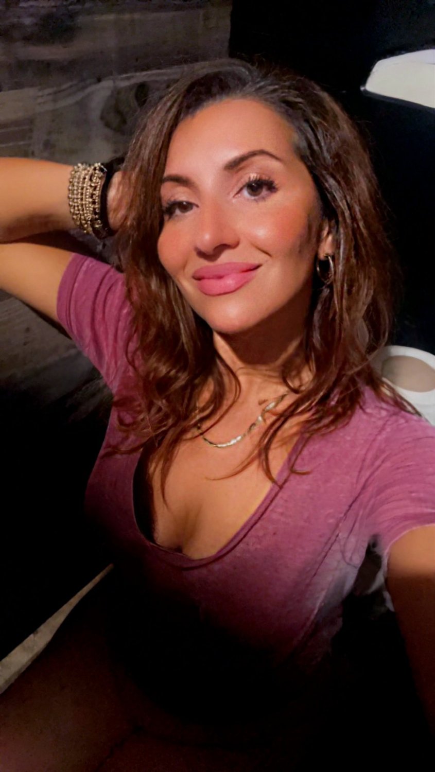 Big Tits MILF Smoken Hot #0MDPUoNd