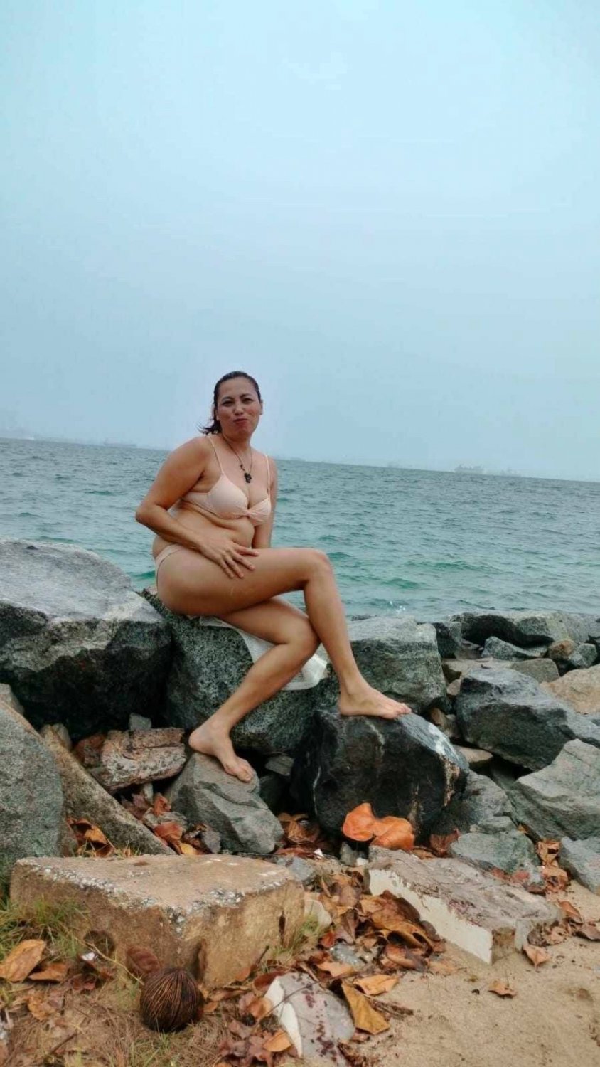 SG Pinoy maid Renkah horny milf desperate for cum #eAXMXPw8